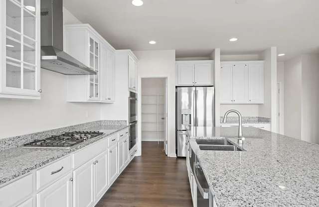 Spacious 5BR House in Middletown Gallery 3