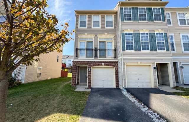 Stunning 3 Bed 3.5 Bath End Unit Townhome In Powells Run Village - 15718 John Diskin Circle, Neabsco, VA 22191