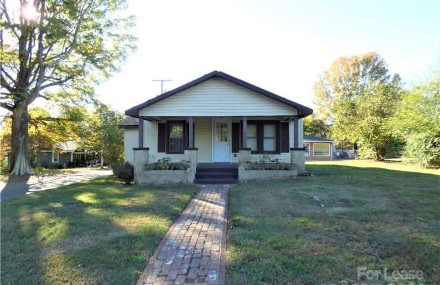 534 Logan Street - 534 Logan Street, Statesville, NC 28677