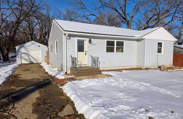 6813 Urbandale Avenue - 6813 Urbandale Avenue, Urbandale, IA 50322