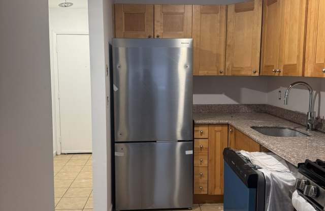 15 Greenwich Avenue unit: 9 photos photos