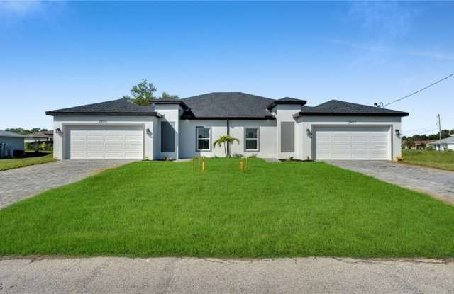 2405/2407 Xelda Avenue N photos photos