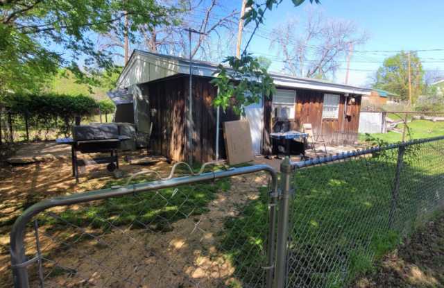 1211 West Oak Avenue - 1/2 photos photos