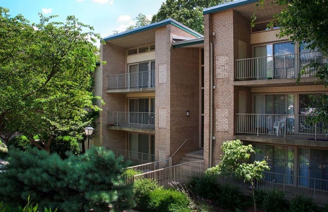 Tysons Glen and Devonshire Square Apartments & Townhomes Gallery 3