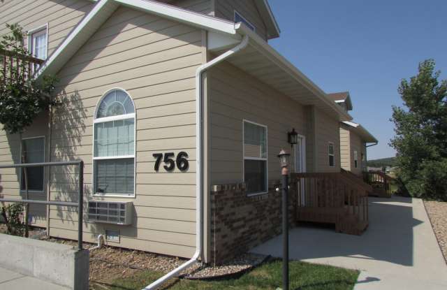 2 BEDROOM | 1 BATH | GROUND LEVEL CONDO | GARAGE | WASHER/DRYER INCLUDED - 756 Earleen Street, Rapid City, SD 57701
