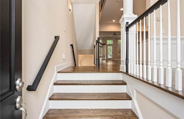 1434 Wembley Court NE Gallery 3