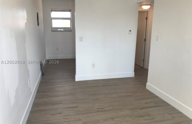 1815 NW 1st CT Gallery 2
