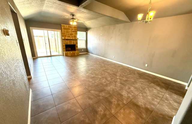 Charming 3-Bedroom Home with Fireplace, Garage & Covered Patio! Gallery 4