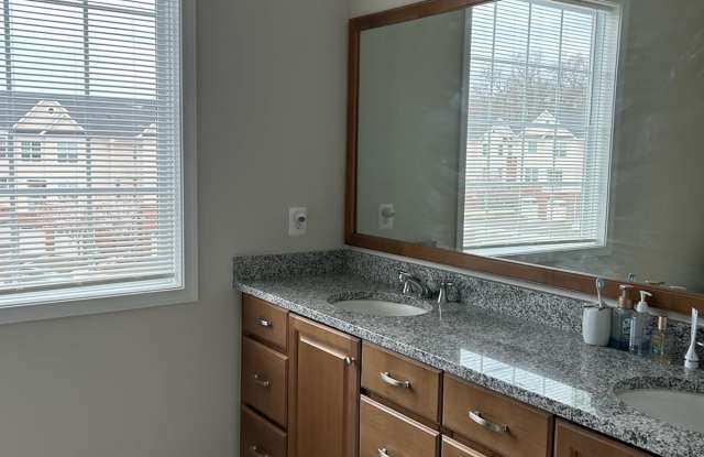 23265 Milltown Knoll Square Gallery 4