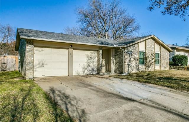 703 N Hunters Glen Circle - 703 North Hunters Glen Circle, Arlington, TX 76015