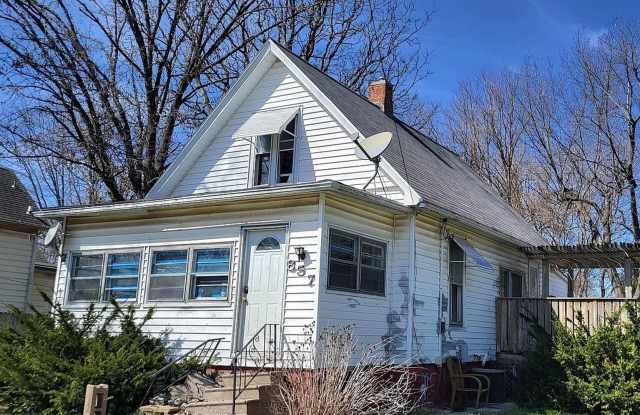 Check this Charming Single-Family Home in Galesburg! photos photos