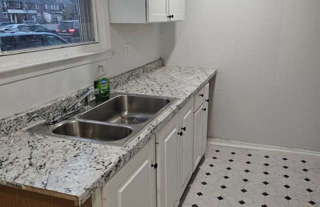 Charming row home in Chester, voucher holders welcome! Gallery 3