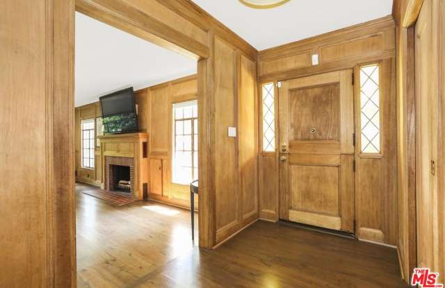 5405 BLACK OAK Drive Gallery 3