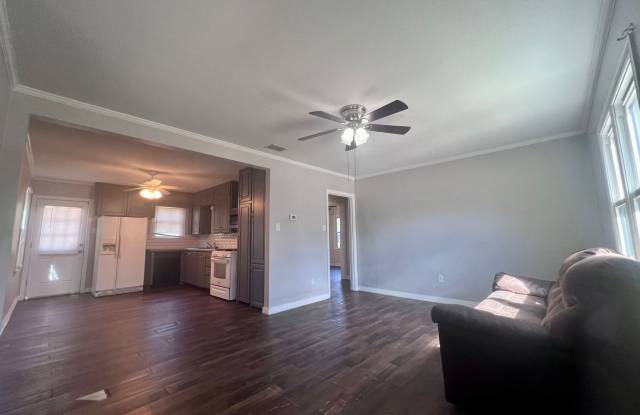 Charming 2 Bedroom with Flex Space Gallery 3