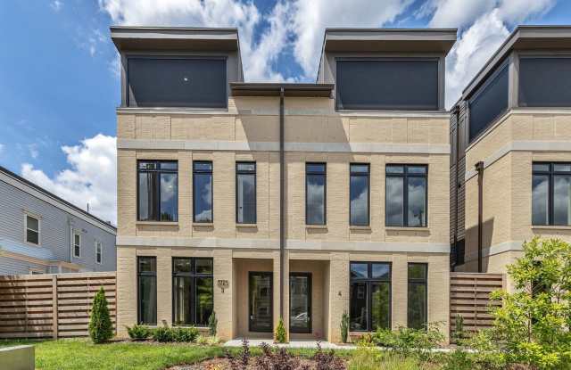 Stunning Salemtown Townhome With Fenced In Yard photos photos Stunning Salemtown Townhome With Fenced In Yard photos photos