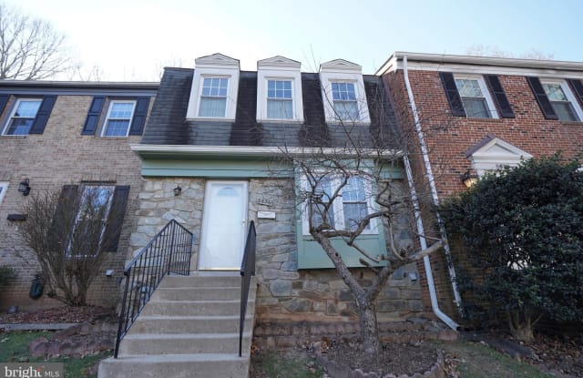 8836 SURVEYORS PLACE - 8836 Surveyors Place, West Springfield, VA 22152