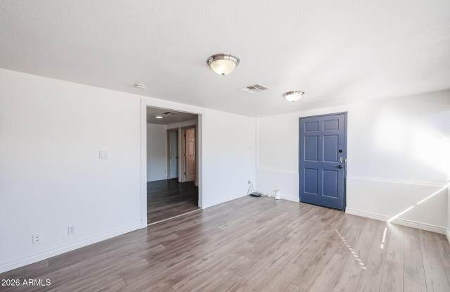 934 E Whitton Avenue Gallery 4