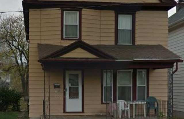 Renovated 3 bed 1 bath home with washer/dryer hook ups! - 125 South Irwin Street, Dayton, OH 45403