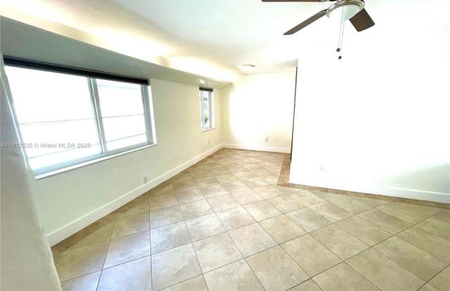 125 Edgewater Dr photos photos