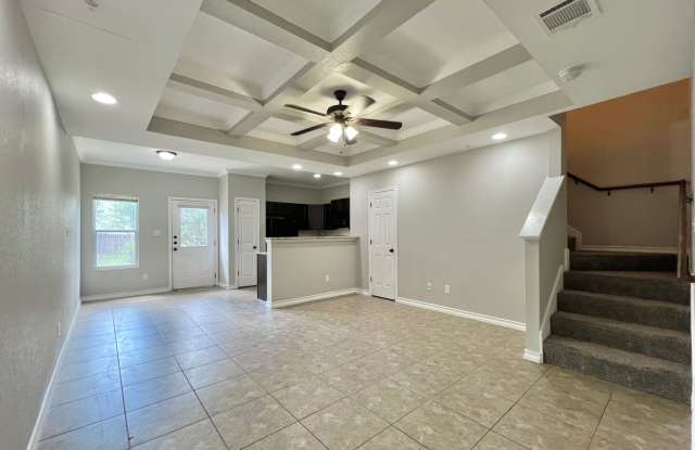 Cozy 3BR/2.5BA Townhome Near Medical Center, USAA & I-10 Gallery 3