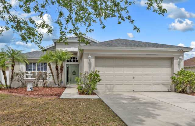 Great 4-bedroom, 2-bath Pool Home! - 12422 Cedarfield Drive, Riverview, FL 33579