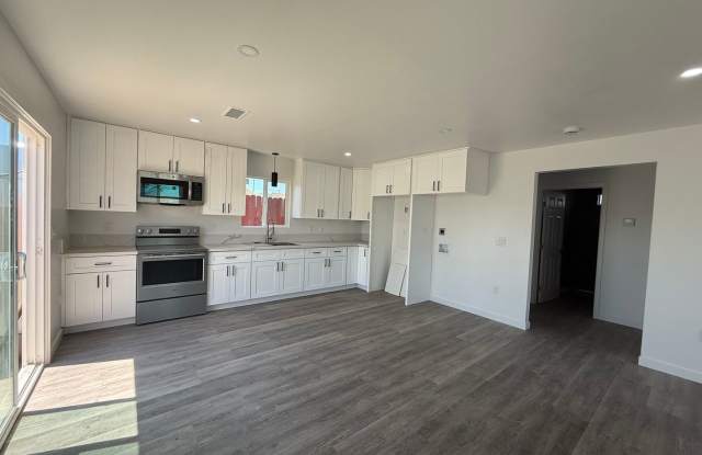 2 bed, 1 bath ADU with private yard and laundry photos photos