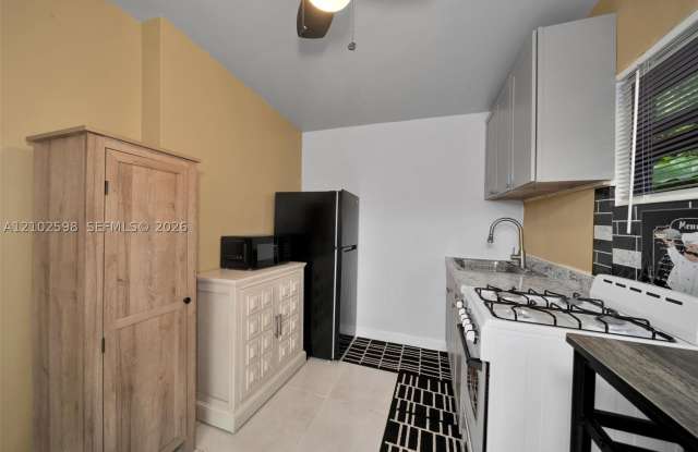 20106 NW 32nd Pl Gallery 2