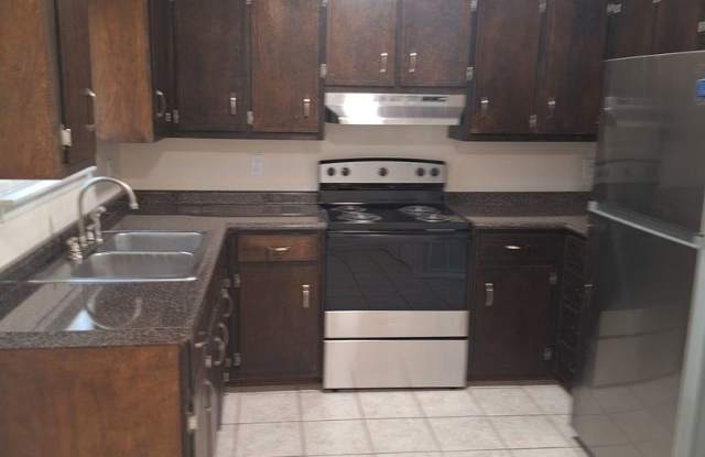 Renovated townhome in a convenient location - 501 South Edgewood Circle, West Pensacola, FL 32506