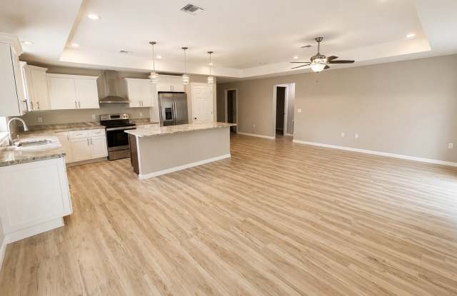 Spacious 3BR/2BA Home w/ Vaulted Ceilings & Granite Countertops! Gallery 3