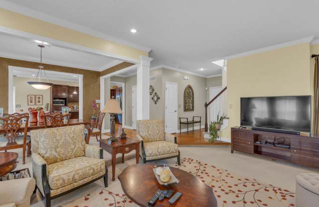 Wonderful 4 Bedroom Home in Palisades Park Gallery 3