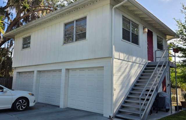 ** $500 OFF MOVE IN SPECIAL** Charming 2 bed 1 bath garage apartment in the heart of down town Orlando photos photos