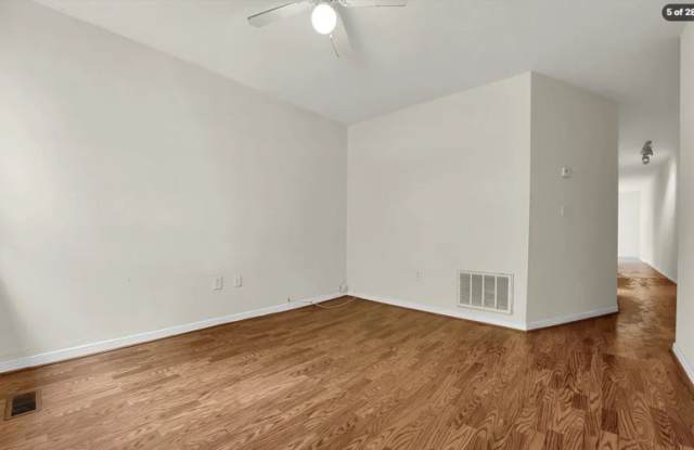2111 Maplewood Ave Gallery 4