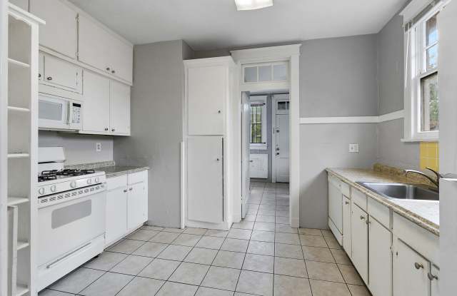 8114 Freret Gallery 2