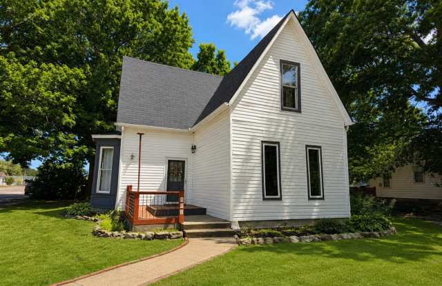 BEAUTIFUL UPDATED 5 BEDROOM / 2 BATHROOMS IN LAMAR MO!!! Gallery 3