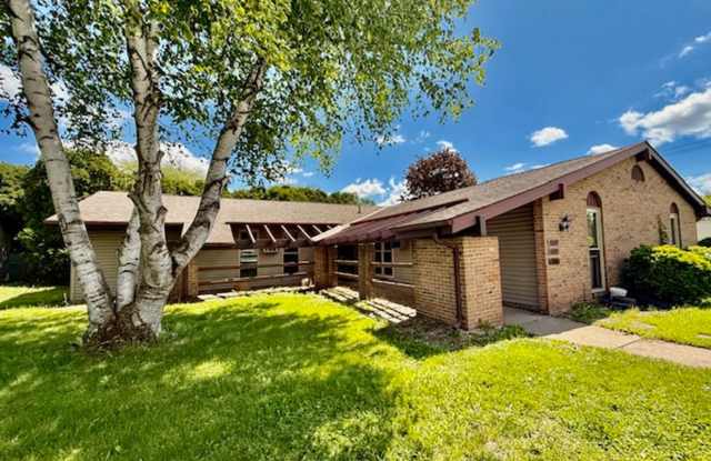 PLYMOUTH - 2 BEDROOM, MOVE-IN READY! - 1000 Sandusky Street, Plymouth, OH 44865