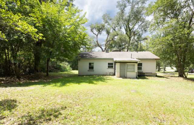 3/1 near schools, shopping, and entertainment. Gallery 3