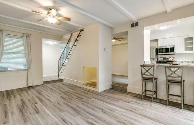 1995 Shorewood Drive Gallery 3