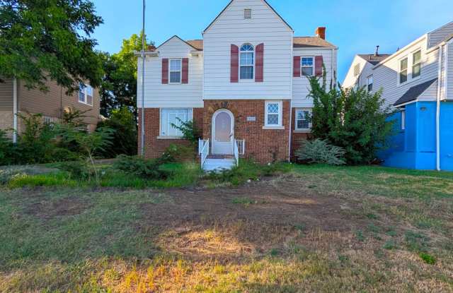 Gorgeous Colonial Home photos photos