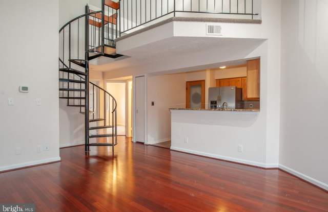 6015-F CURTIER DR Gallery 3