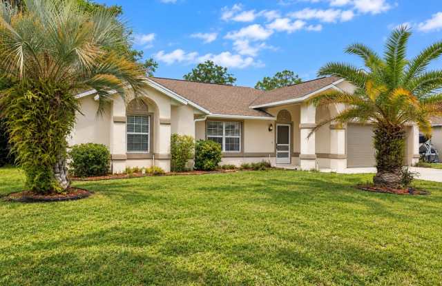 Spacious 3-Bedroom Deltona Home with Fenced Yard, Screened Patio & Extra Garage! Gallery 4
