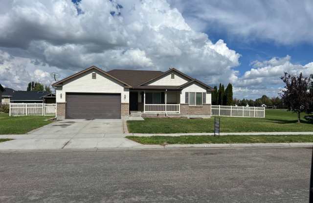 Amazing Home in Rexburg Idaho! - 301 Oaktrail Drive, Rexburg, ID 83440