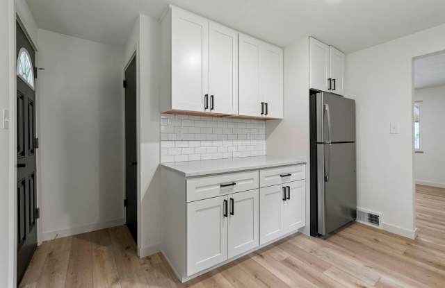 RENT SPECIAL AVAILABLE, get your FIRST MONTH FREE! NEWLY RENOVATED 3-bedroom in PENN HILLS! Gallery 4