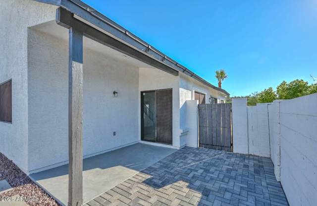 1440 E RENEE Drive Gallery 3