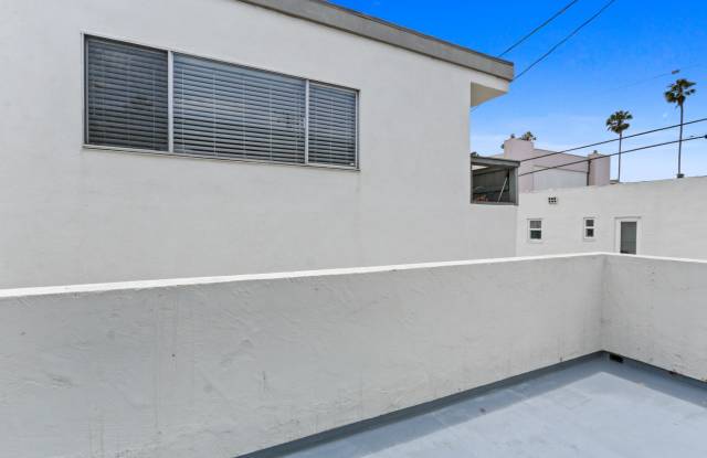 1022 Euclid Apartments photos photos