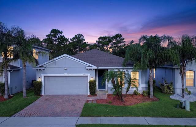 Beautiful 4/3 with fenced yard in Hunters Creek! Available Now! Gallery 3