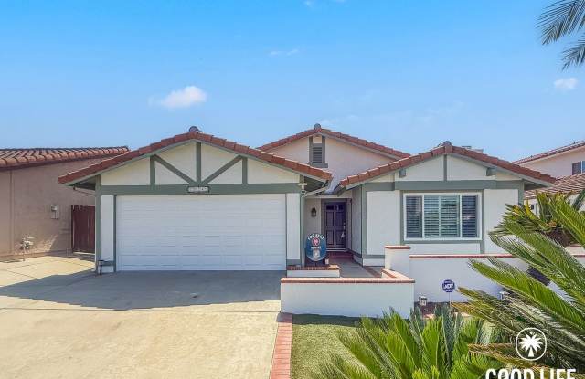 Sunlit 3BD/2BA Home in San Diego with Large Backyard & 2-Car Garage photos photos