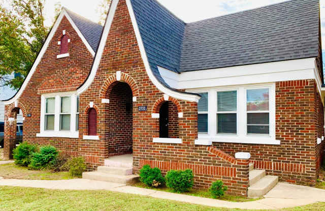 Large 1BD 1BA Apartment with Bonus Area Located in Historic Miller Neighborhood!! photos photos Large 1BD 1BA Apartment with Bonus Area Located in Historic Miller Neighborhood!! photos photos
