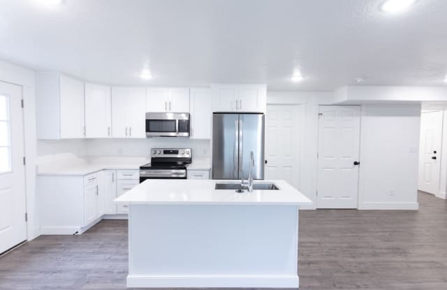 Modern 2-Bedroom Apartment in Peaceful Eagle Mountain Location photos photos