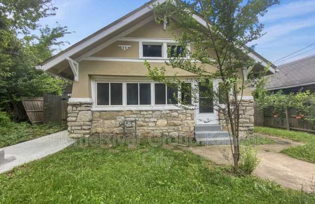 1713 E 55th St photos photos