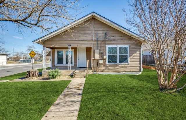 701 Lakey Street - 701 Lakey Street, Denton, TX 76205